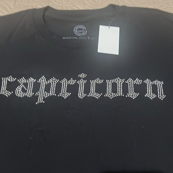 Black short sleeve shirt with cuff. Capricorn. Rhinestone. - Picture 2 of 3